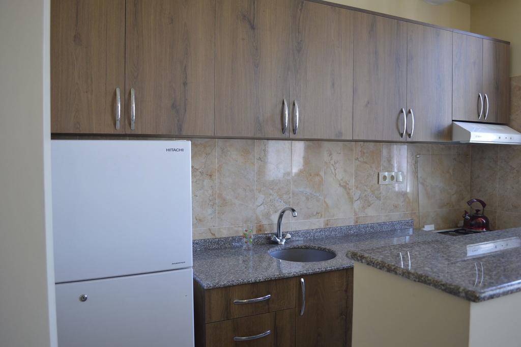 Apartment Near Park 36 バトゥーミ エクステリア 写真